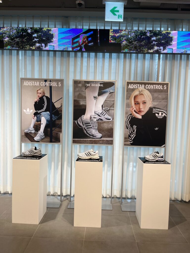 adidas Hongdae Brand Center
レトロさと近未来感が融合したデザインが魅力の
「アディスター コントロール 5」です