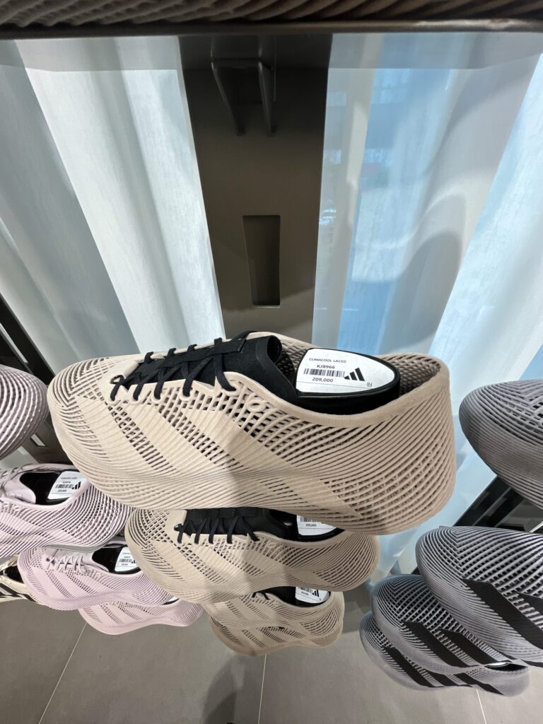 adidas Hongdae Brand Center
最近テック系ファッションの文脈で大きな注目を集めている「CLIMACOOL（クライマクール）」シリーズ