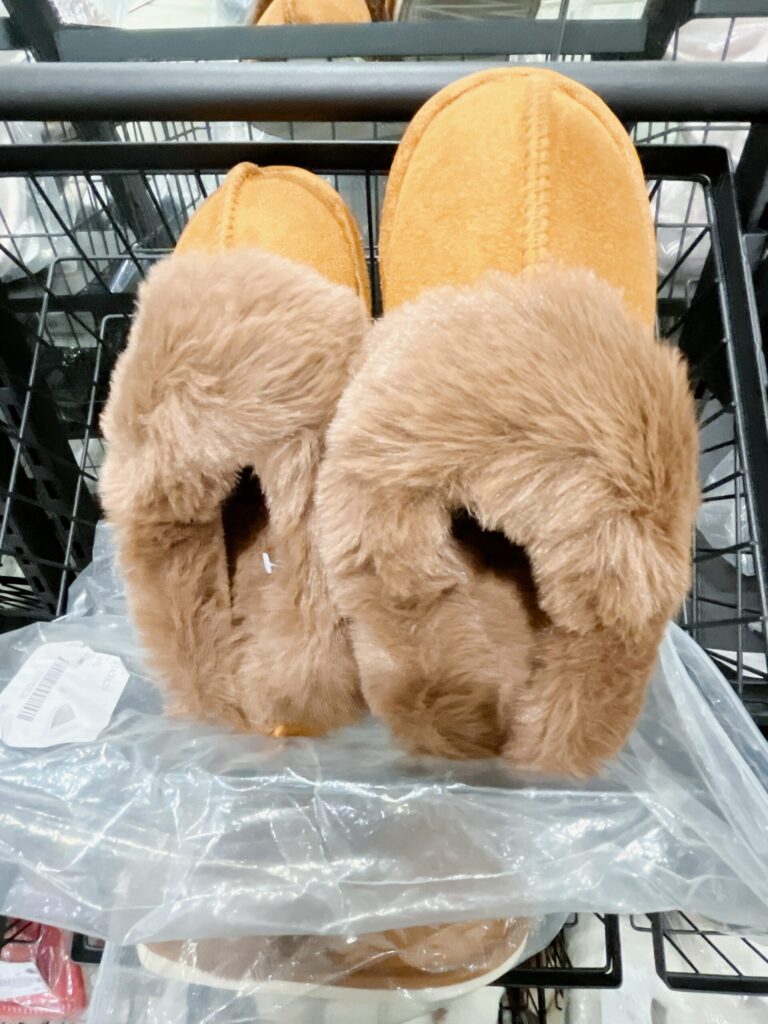 弘大 チャカン靴
普段使いに重宝しそうな、9,900ウォンとは思えないクオリティーです