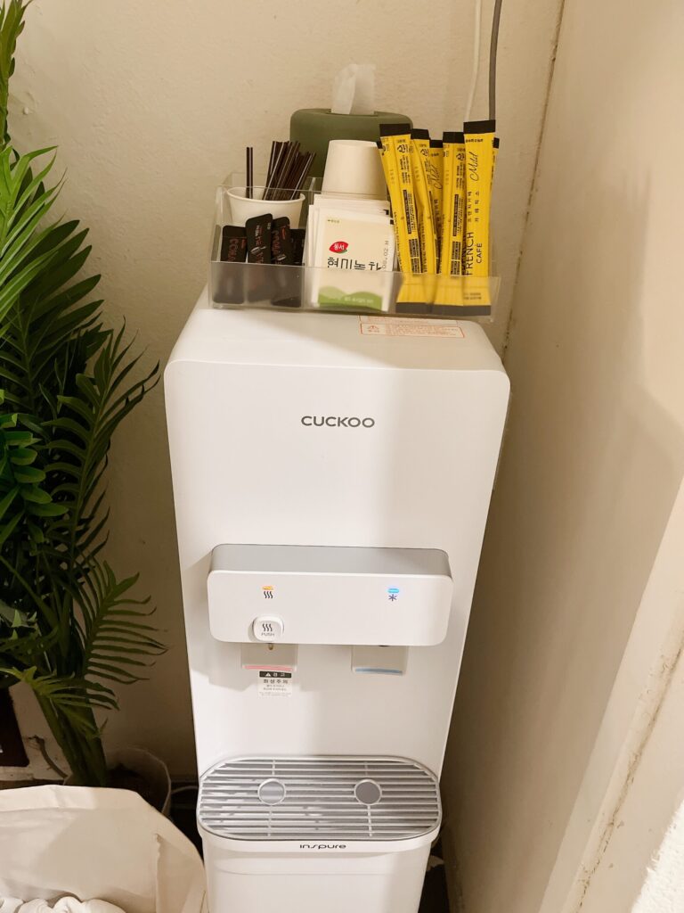 クラッシュイン龍山無料でいただけるインスタントコーヒーやティーパックもあります