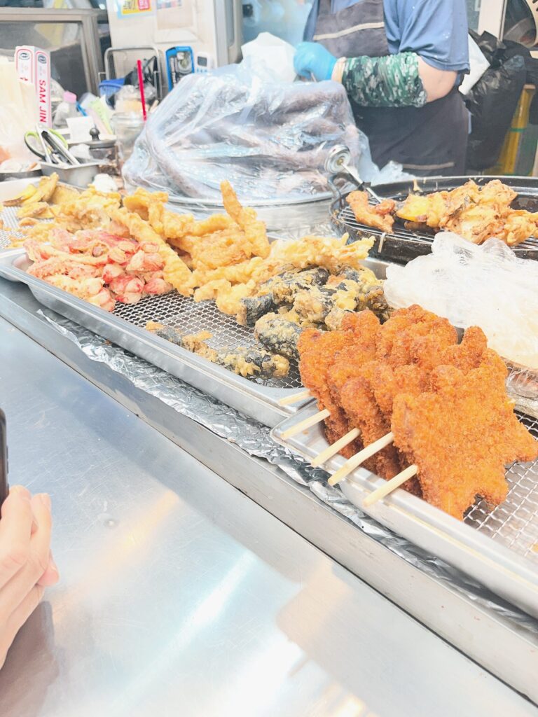 龍馬瀑布公園
「中谷第一(チュンゴクチェイル)市場」
「スンデ」「揚げ物(ティギム)」を注文してみました