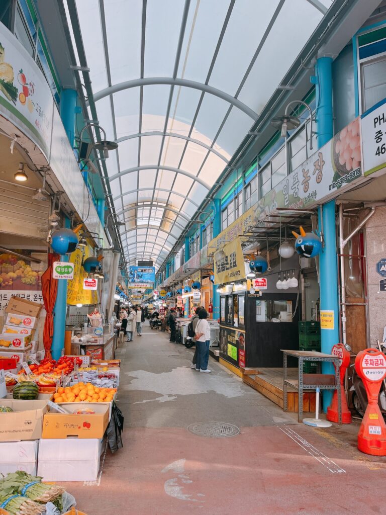 龍馬瀑布公園
「中谷第一(チュンゴクチェイル)市場」の入り口です
