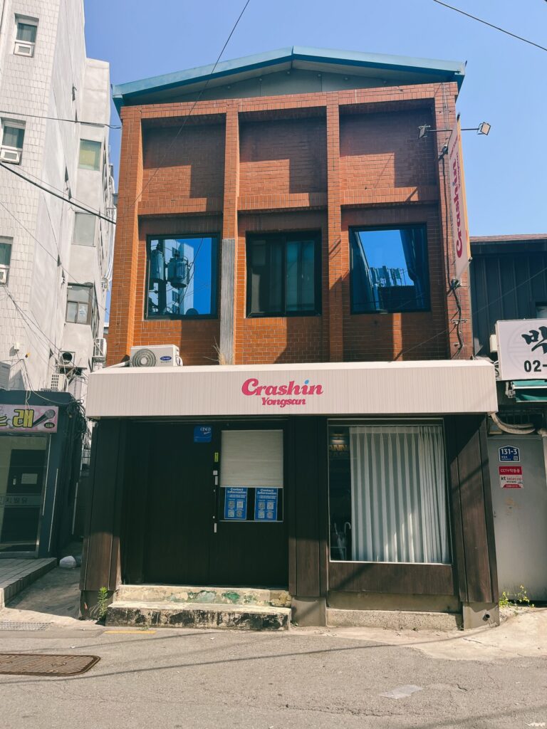 2024年にオープンした綺麗なホテル 「Crashin Yongsan(クラッシュイン龍山)」です