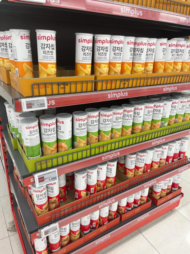 メセナポリスモール
ホームプラス
シンプルで可愛いデザインとお手頃な価格が魅力の
「simplus」お菓子コーナーです