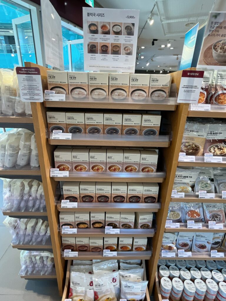 メセナポリスモール 無印良品「TASTE KOREA」シリーズ
スープ類のラインナップも非常に豊かで、自宅に帰ってからも
韓国の温かい味を楽しめます
