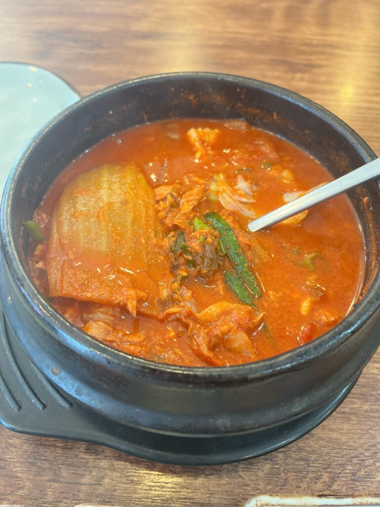 カッシポッサム(각시보쌈)
キムチチゲがコクがあって濃厚です