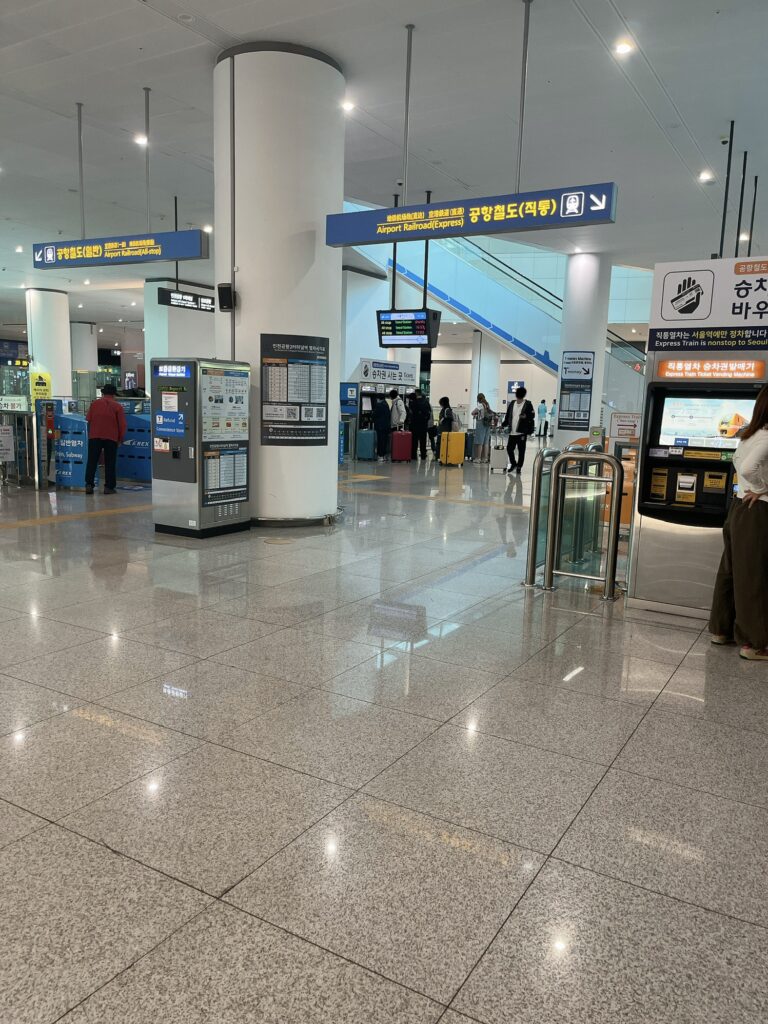 仁川空港第2旅客ターミナル（T2）の地下1階
空港鉄道の改札口
