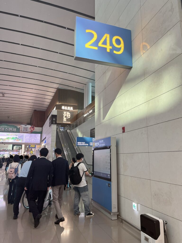 仁川国際空港 第2旅客ターミナル(T2)の免税エリア
4階大型 フードコート
このエスカレーターの上になります