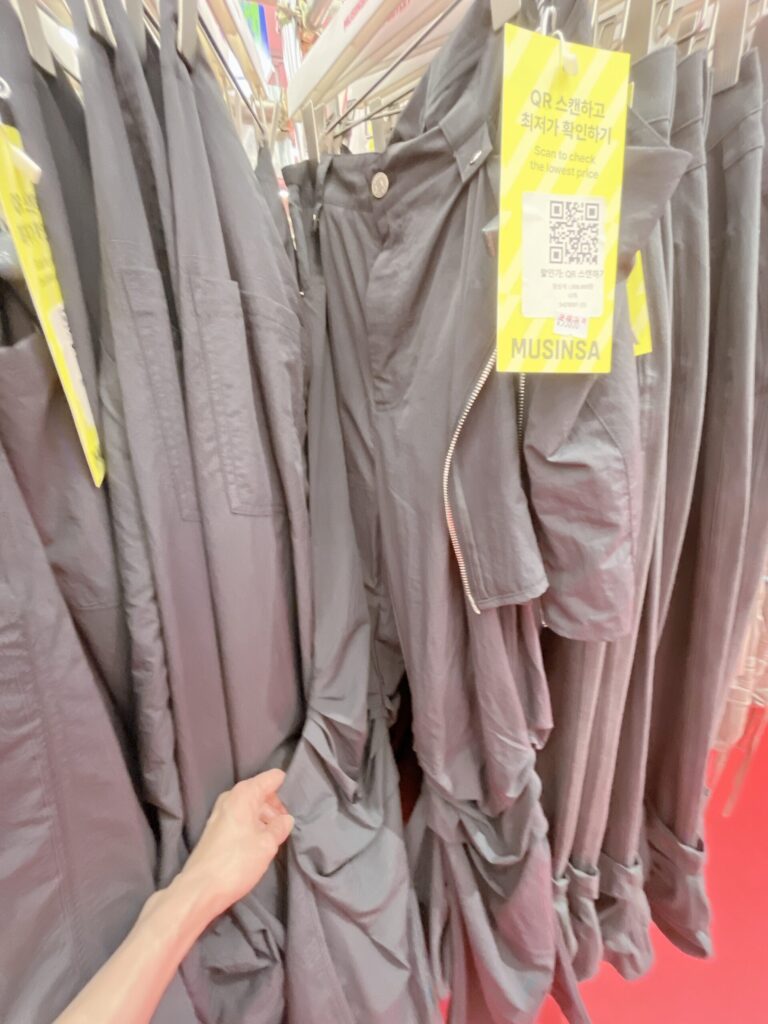 ムシンサ アウトレット ロッテモール恩平店このおしゃれなパンツは50,000ウォン台になってました