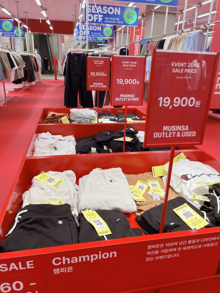 ムシンサ アウトレット ロッテモール恩平店ChampionのTシャツやパンツが19,900ウォンでありました