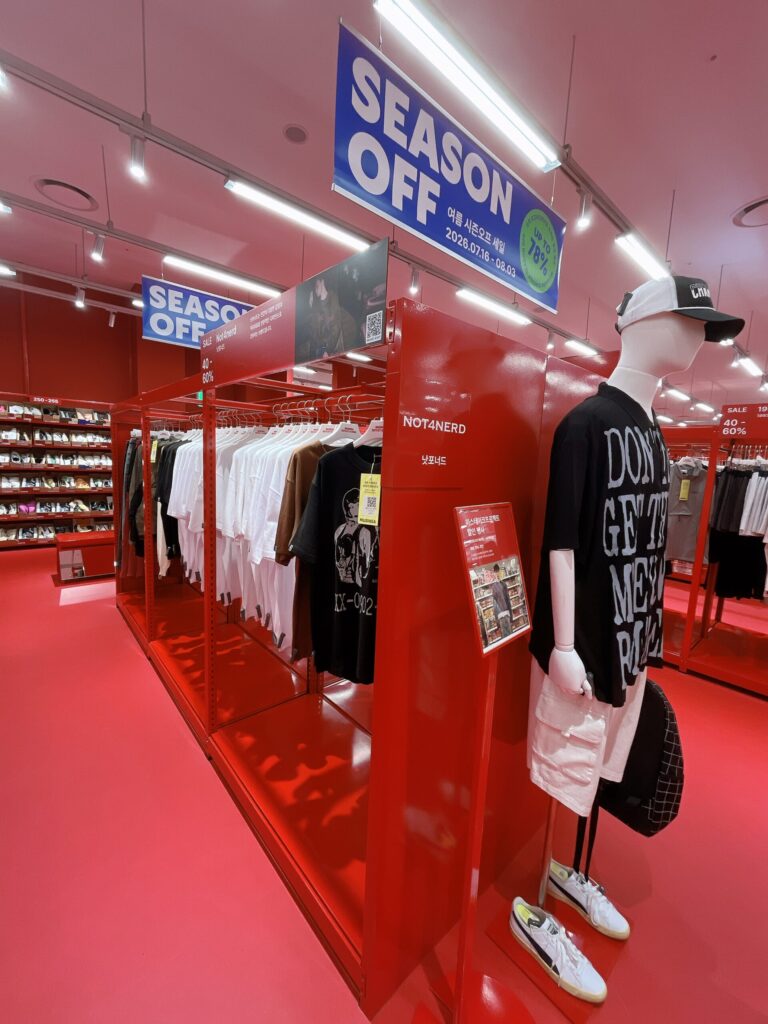 ムシンサ アウトレット ロッテモール恩平店若者たちの間で注目されてる『NOT4NERD
(ノットフォーナード)』のコーナーです