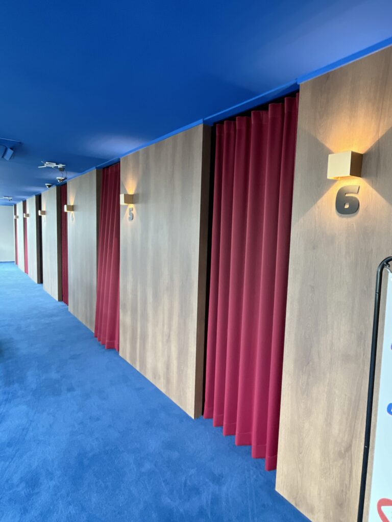 「TRANSIT LOUNGE 龍山」プライベートな休息空間の個室が完備されてます