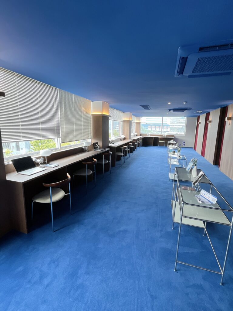 龍山駅のすぐ近くにある快適な空間 「TRANSIT LOUNGE 龍山」です
