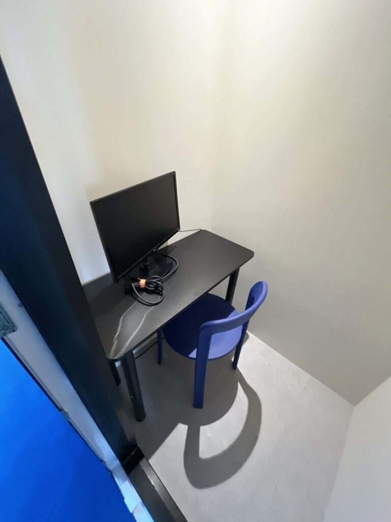 「TRANSIT LOUNGE 龍山」急なリモートワークやご家族への連絡の際にも使用できます