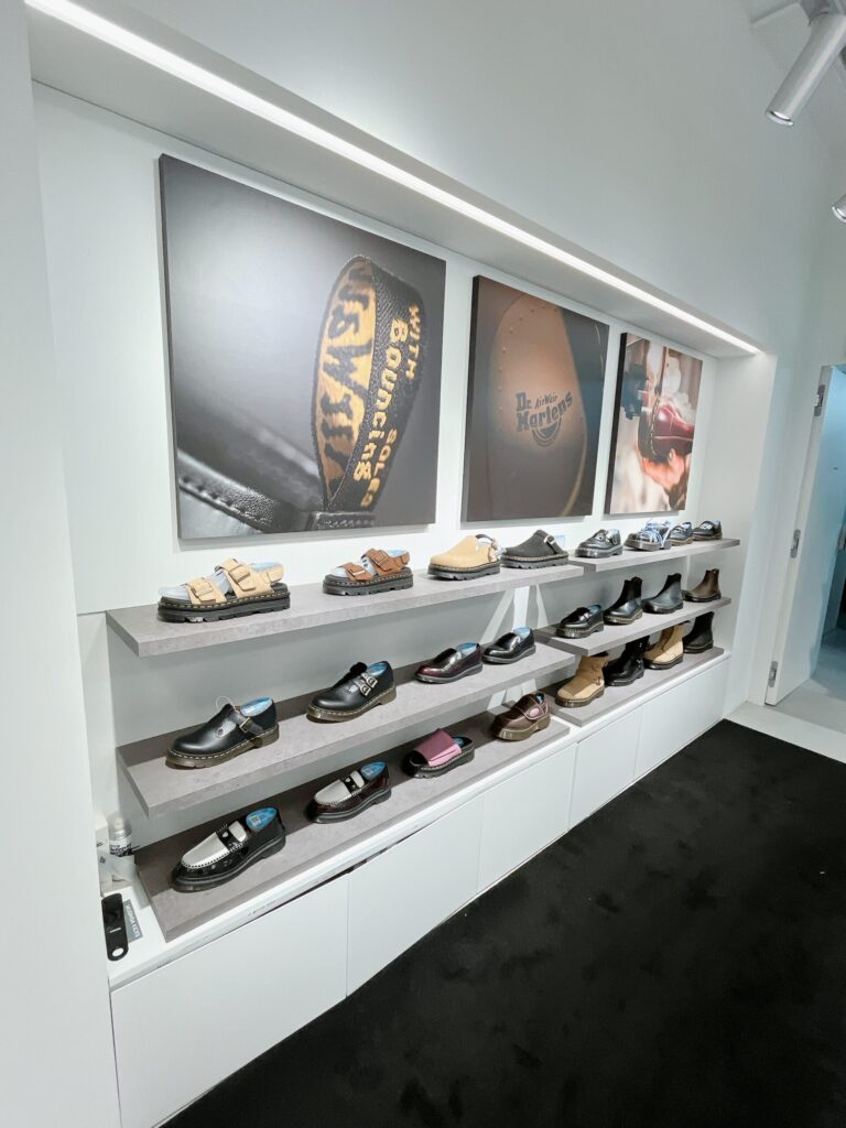 MUSINSA KICKS 弘大
定番として世代を超えて長く愛されている
「Dr.Martens（ドクターマーチン）」も