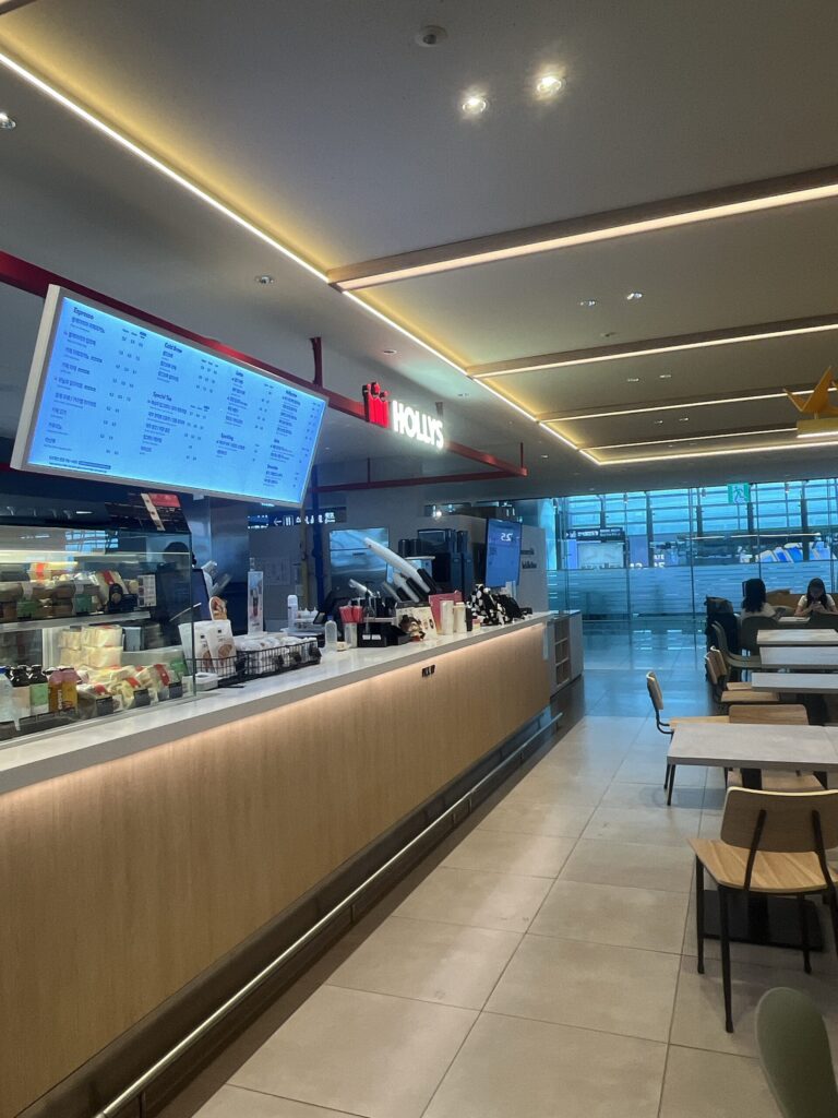 仁川空港第一ターミナルグルメガイド
HOLLYS
韓国で高い人気を誇る大手カフェチェーン店です