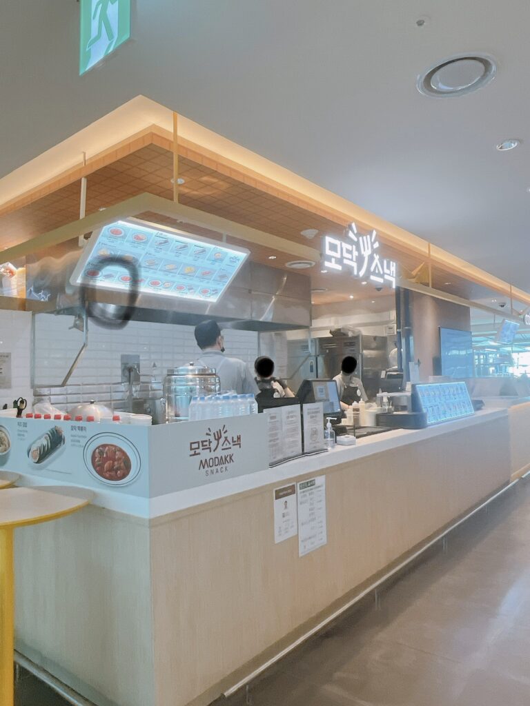 仁川空港第一ターミナルグルメガイドモダックスナックです 【韓国軽食】トッポッキやキンパが食べられます
