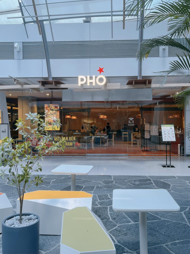 仁川空港第一ターミナルグルメガイドPHO【ベトナム料理】 すっきりとした牛だしの本格派ベトナムフォーが食べられます
