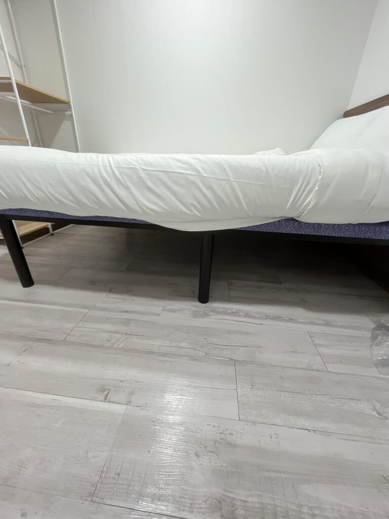 「Jongno KS Stay」ゲストハウスベッドの下にはスーツケースを収納できるスペースもありました