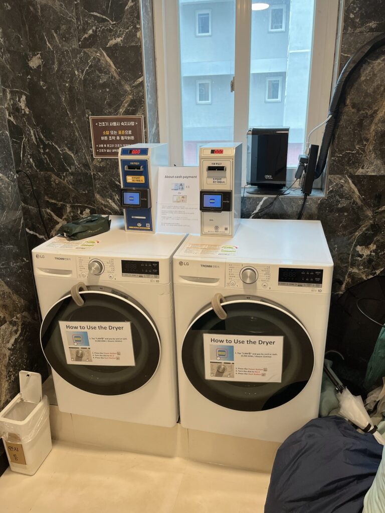 「Jongno KS Stay」ゲストハウス共有スペースにある有料の乾燥機（5,000ウォン）を利用することもできます