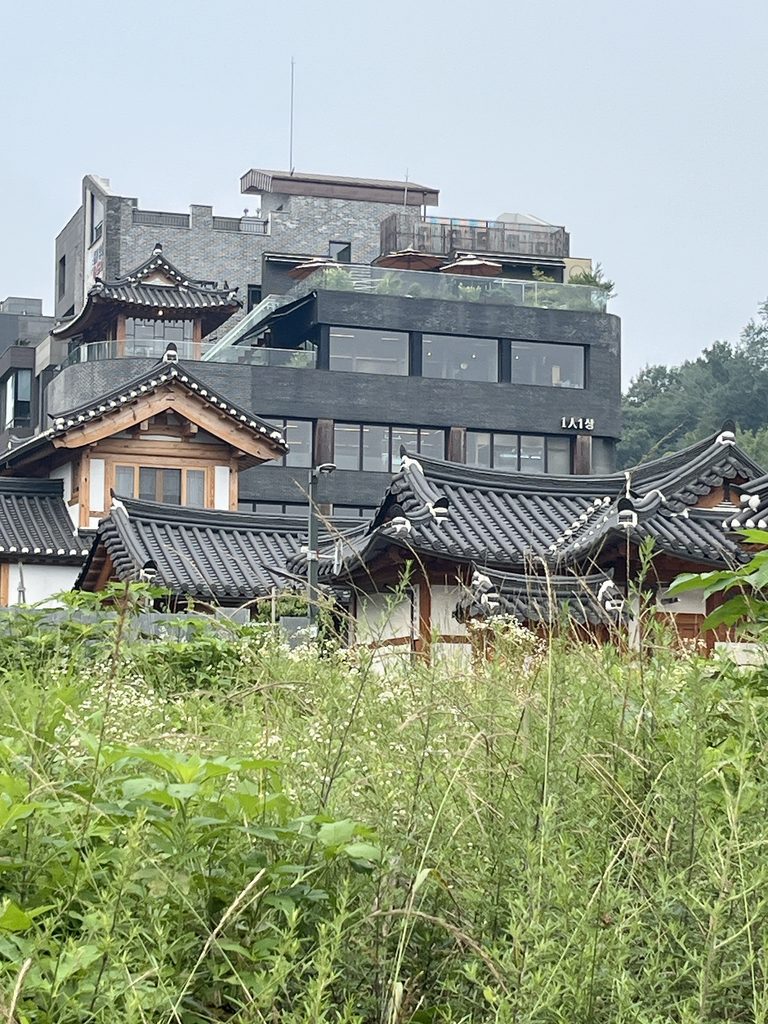 恩平韓屋村ルーフトップもあり、韓屋村を一望できます