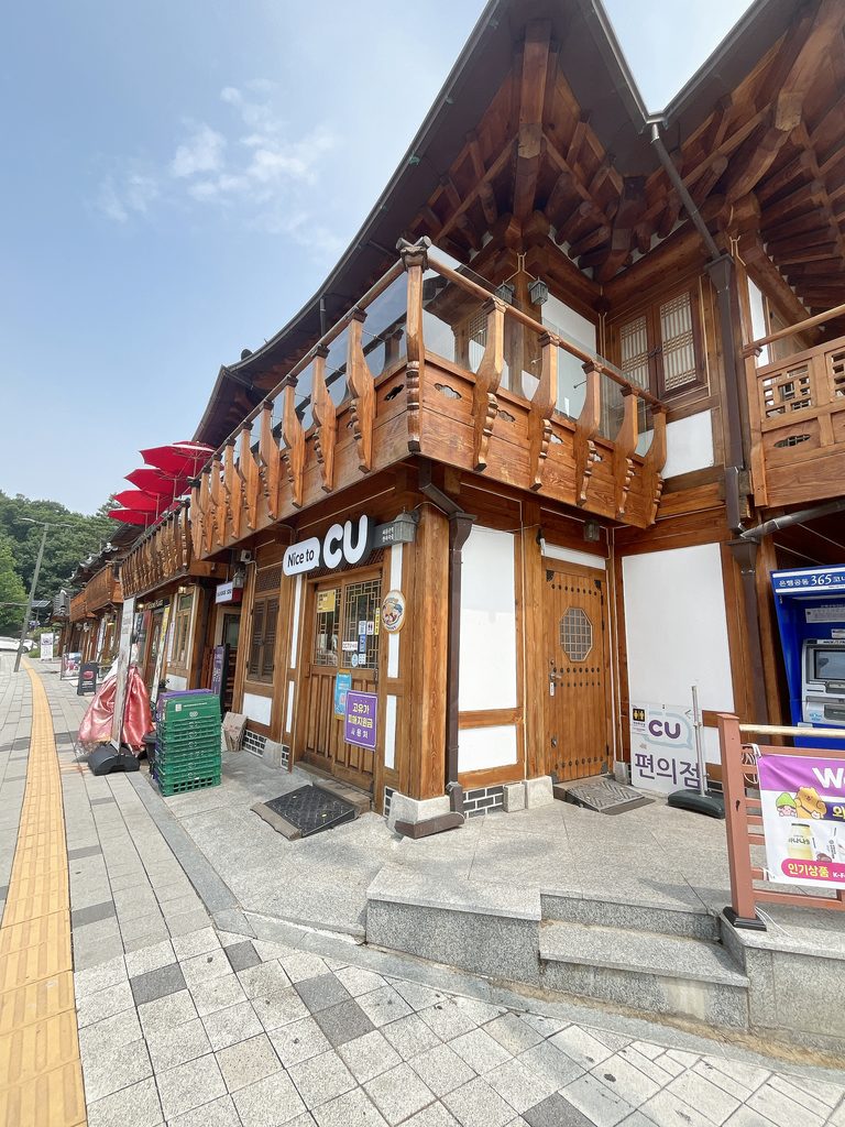 恩平韓屋村韓屋の佇まいが素敵なCU 恩平韓屋村店です