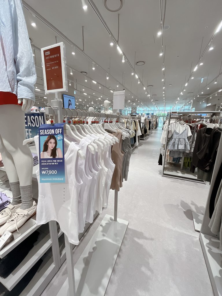 ロッテモール恩平シーズンOFF商品が最大80％OFFになっているものもありました