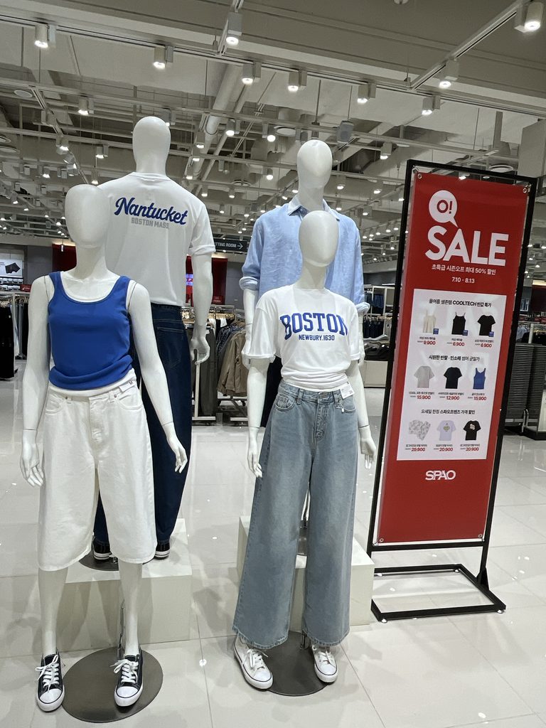 ロッテモール恩平シンプルで着回しやすいデザインで店内もゆったりしてました