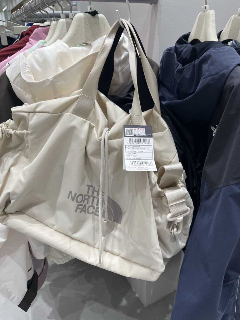 ロッテモール恩平使い勝手がよさそうなバッグもSALEになってました