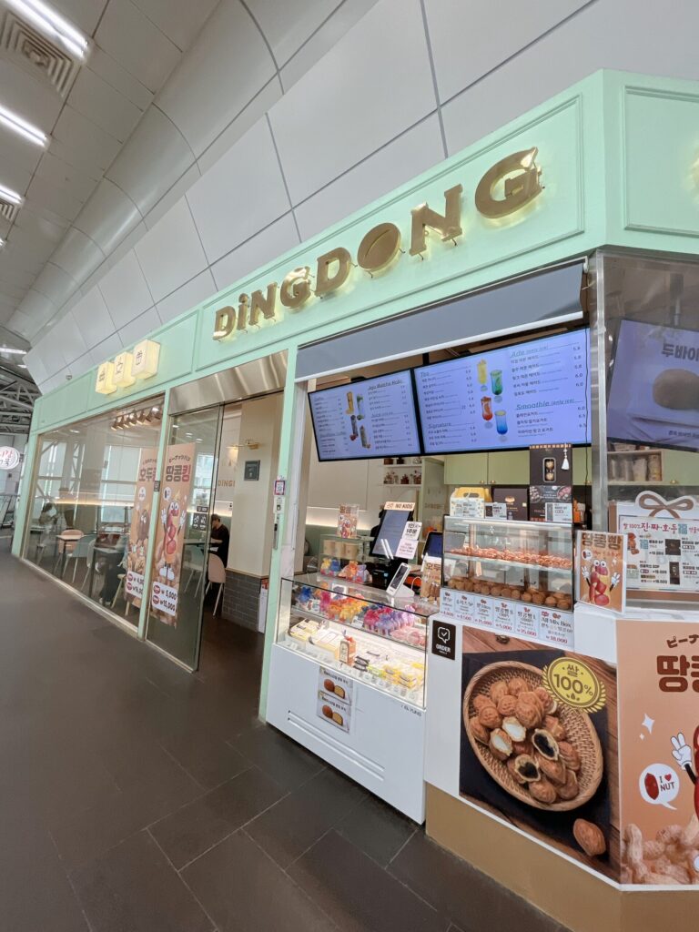 ソウル駅グルメ座ってのんびりホドゥクァジャを味わえる「DiNGDONG」です
