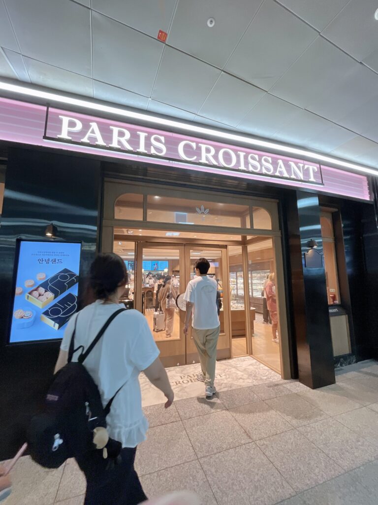 ソウル駅グルメソウル駅 PARIS CROISSANT パン売り場です
