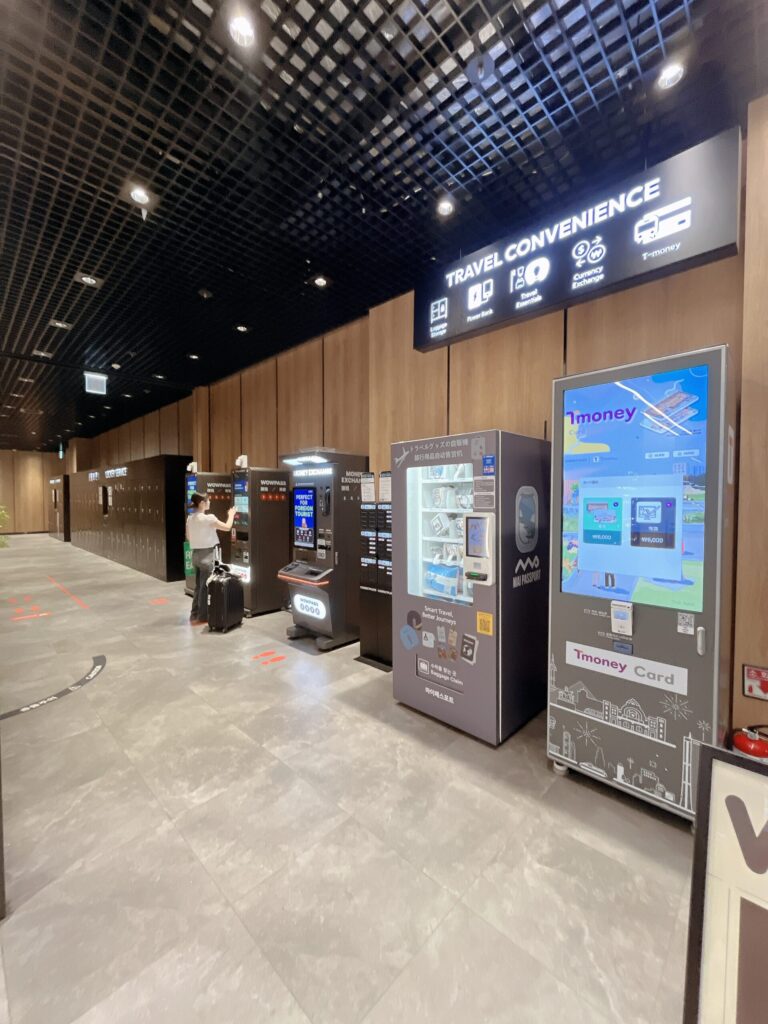 ソウル駅グルメ広々とした「TRAVEL CONVENIENCE」のエリアがあります
