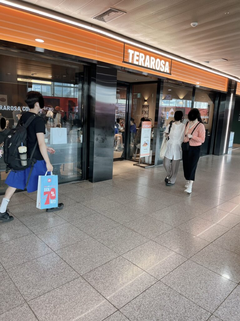 TERAROSA COFFEE(테라로사)
本格ハンドドリップの有名カフェソウル駅グルメ