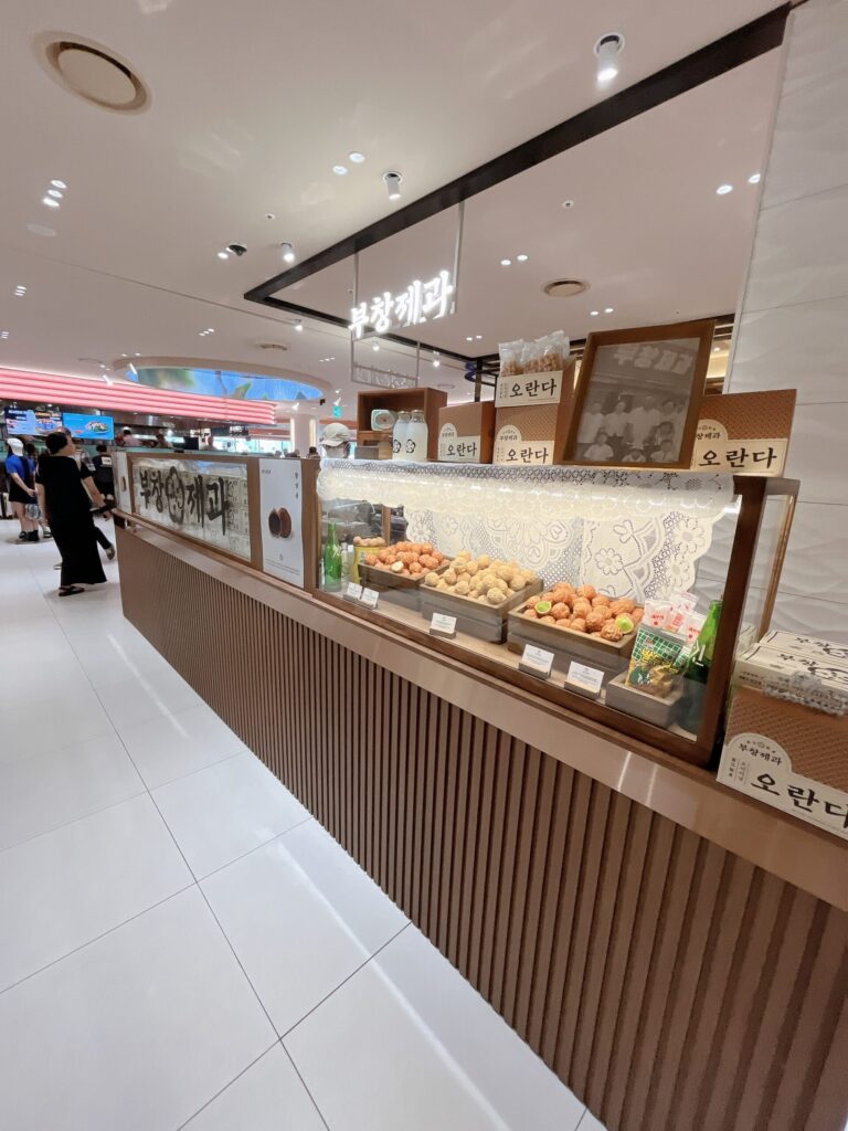 ソウル駅グルメイ・ジャンウさんが手がけるプレミアムくるみ饅頭(ホドゥクァジャ)専門店