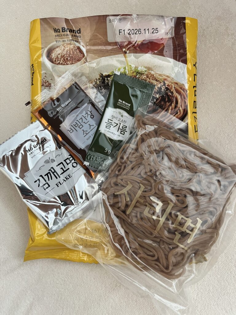 韓国 No brandおすすめ商品エゴマ油と醤油ベースのタレ、韓国海苔やゴマ、蕎麦麺がセットになってます