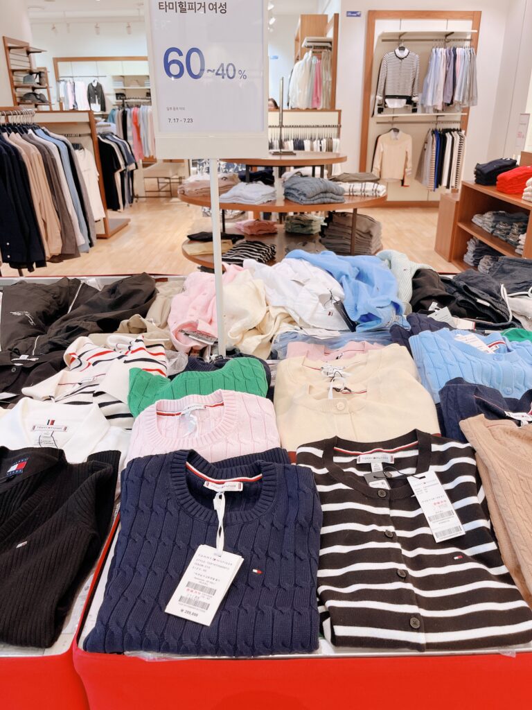 現代シティアウトレット東大門店お得なワゴンセールが魅力のTOMMY HILFIGER
