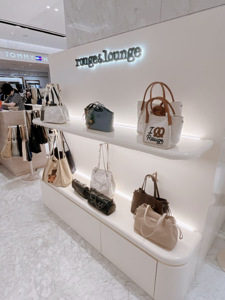 現代シティアウトレット東大門店rouge&loungeミニバッグとして重宝するバッグコレクション