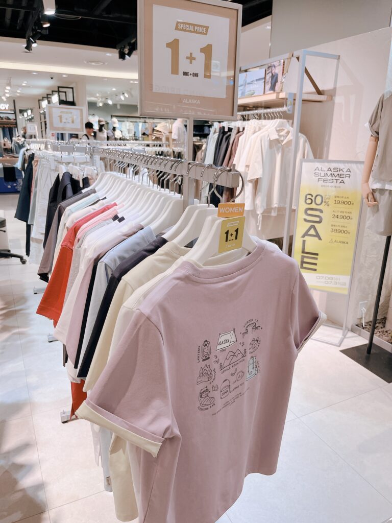 現代シティアウトレット東大門店ALASKAトレンド感のあるカジュアルアイテム