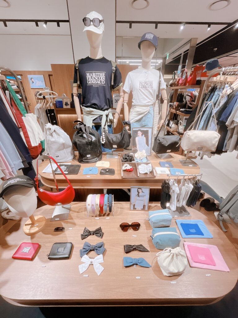 現代シティアウトレット東大門店20〜30%OFFで狙える人気ロゴアイテム