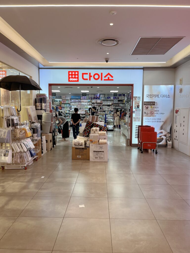 現代シティアウトレット東大門店教保文庫やダイソーがありました