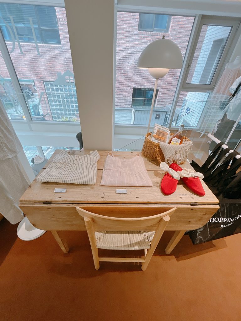 Juuneeduショールーム ソウルの森店パジャマだけでなくヘアバンドやルームキャップ、 ルームシューズなどの小物も充実していました