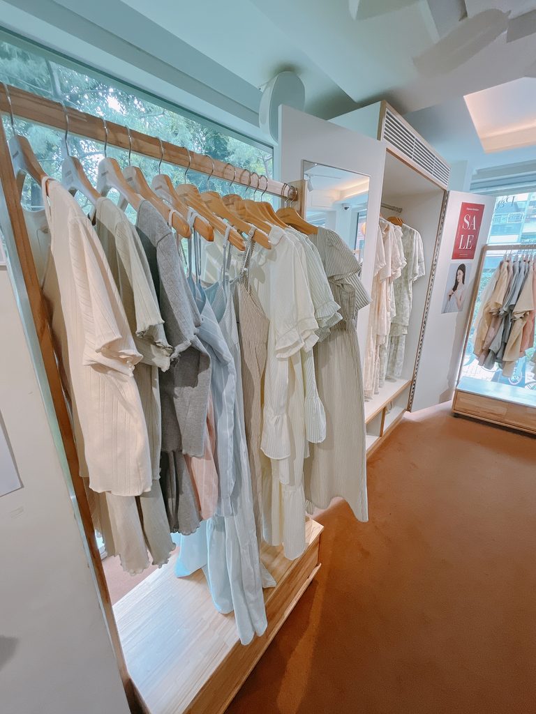 Juuneeduショールーム ソウルの森店外のソウルの森の豊かな緑が見えて、癒やされる空間でした