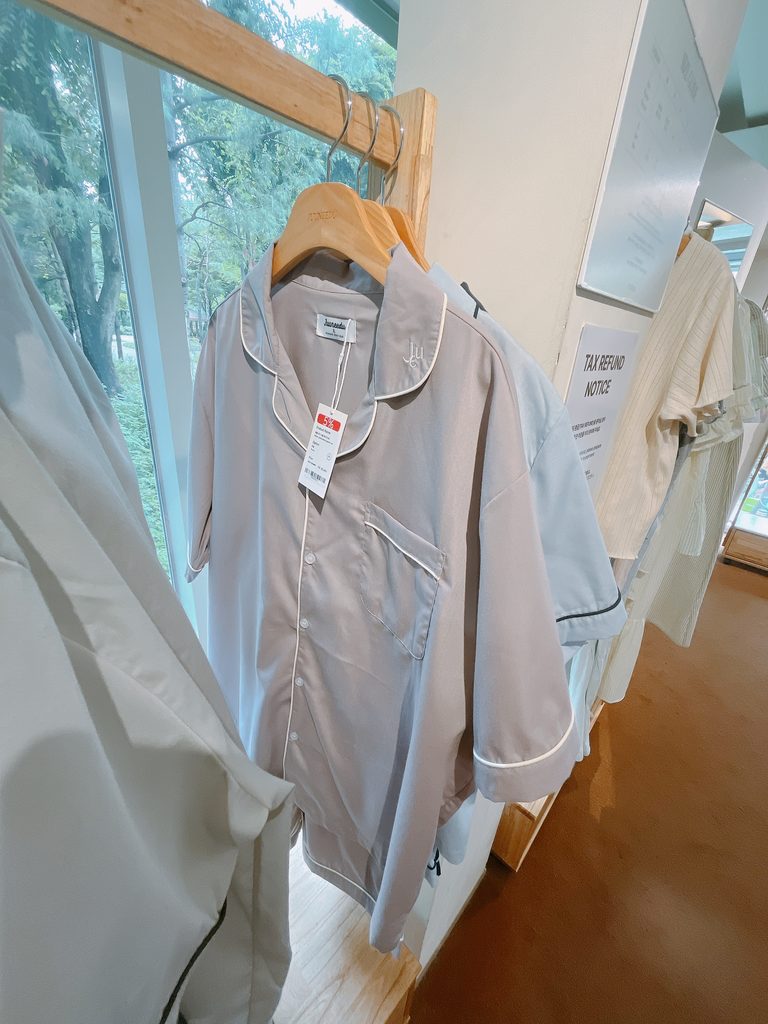 Juuneeduショールーム ソウルの森店M、L、XLなどサイズ展開が用意されているデザインがあります