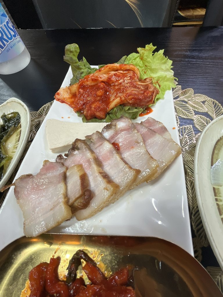 ハンサンチャリムパプサン（한상차림밥상）ポッサム店ポッサムは、しっかりとした厚みとボリュームがあります