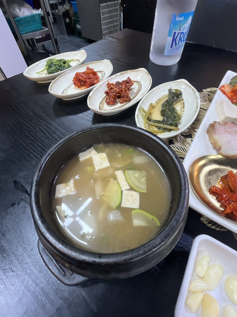 ハンサンチャリムパプサン（한상차림밥상）ポッサム店テンジャンチゲは出汁と味噌の風味が優しい味わいです