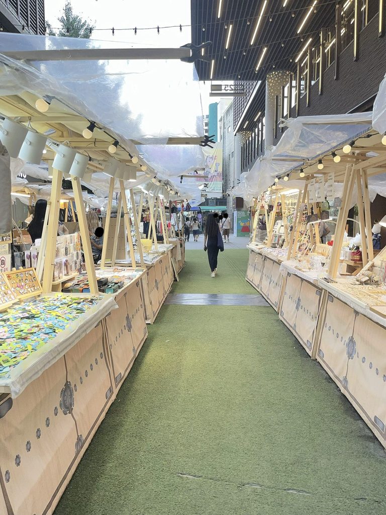 アンニョン仁寺洞フリーマーケットが賑やかに開催されていました