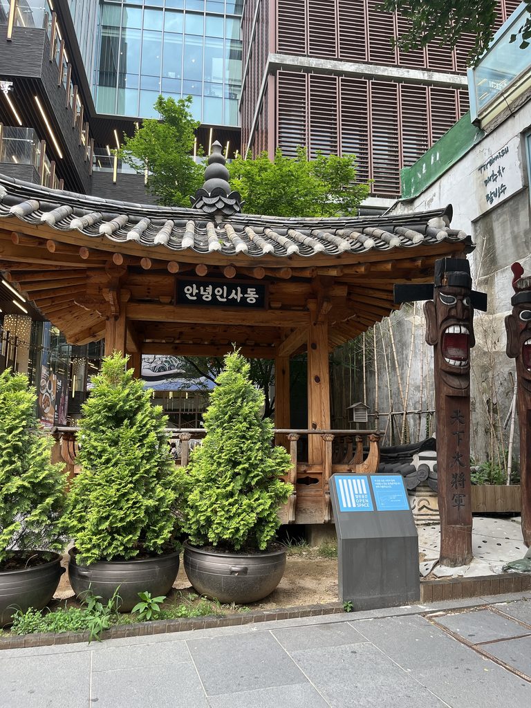 仁寺洞】アンニョン仁寺洞｜韓屋の入口が目印！ブリックサンドの