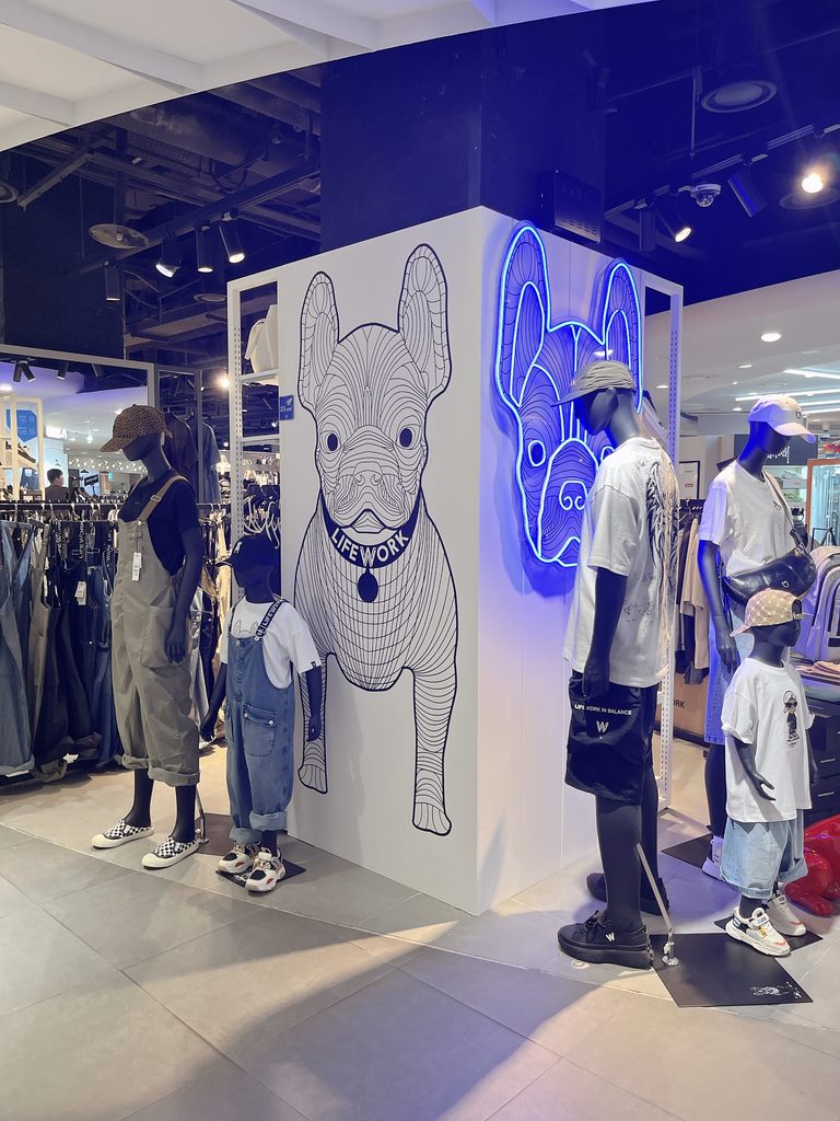 DOOTA MALL東大門フレンチブルドッグのグラフィックが目印のLIFEWORKです