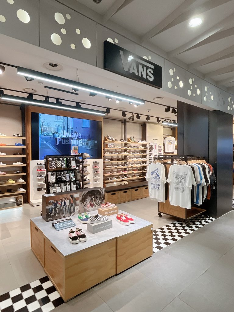 DOOTA MALL東大門チェッカーボード柄が目を引くVANSです