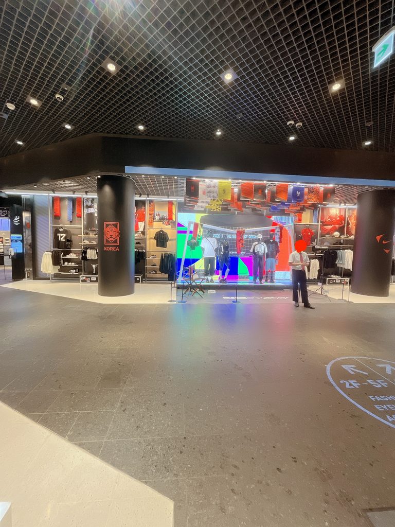 DOOTA MALL東大門広々とした空間に最新アイテムが並ぶ1Fのナイキ大型店舗です